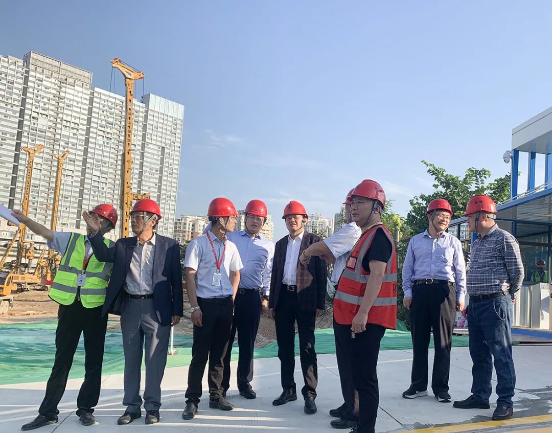 公司董事長笪鴻鵠帶班檢查深圳南門墩超高層建筑群項目