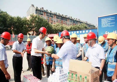 公司總裁陳永明率隊慰問河北市場一線職工，并與美的置業中部區域開展“總對總”交流