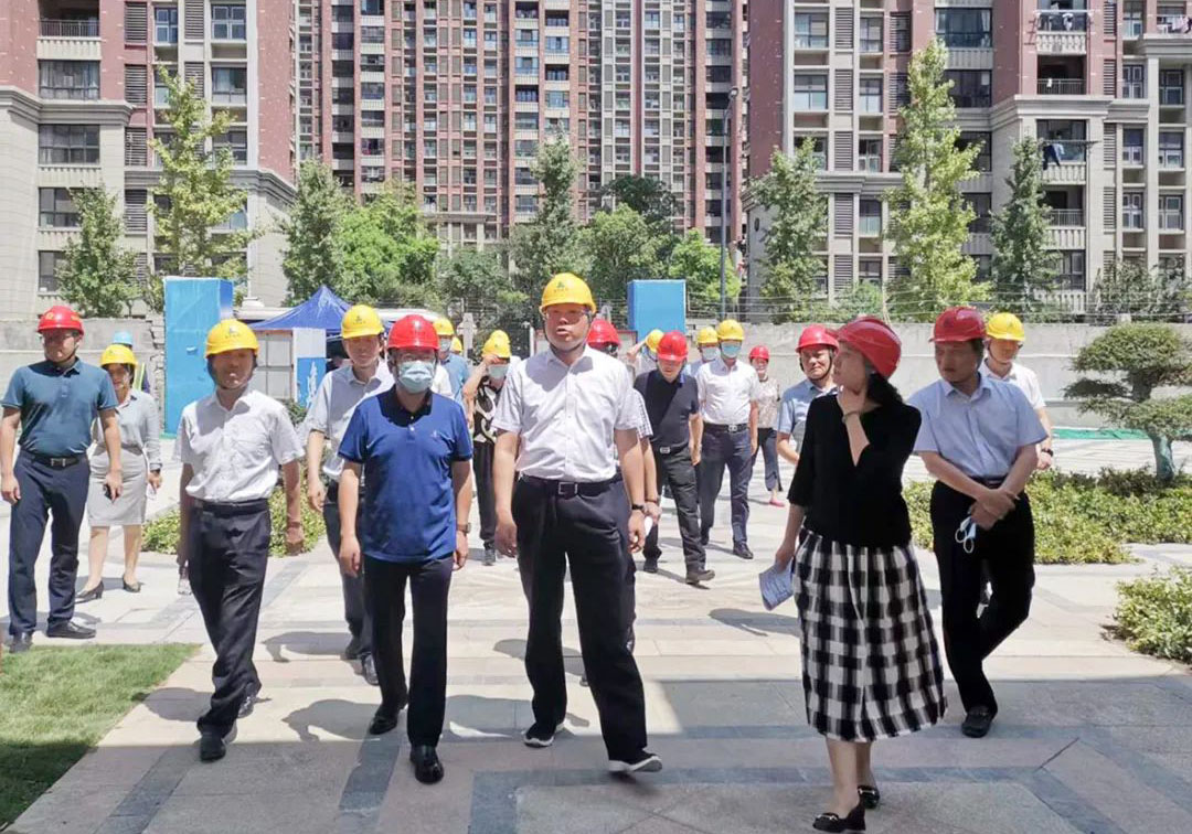 江蘇省人民政府副秘書長、辦公廳主任謝潤盛率隊考察蘇州市恒大悅瓏灣項目建設情況